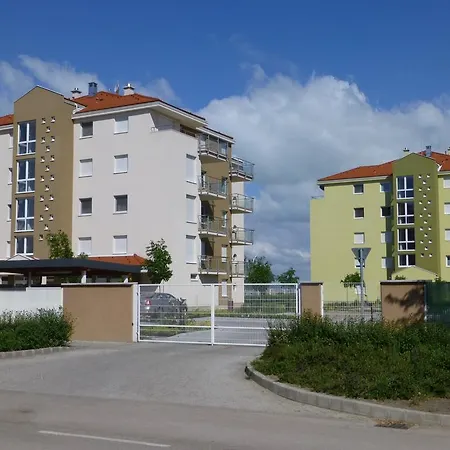 Apartmán Nice Holiday Apartman *